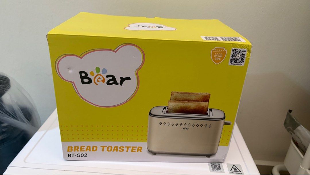 Bread Toaster (Category: Bakeware) located in Georgetown. Submitted by lesliewu (Listing ID 1401507705, Image 1). Description: Like new used 1-2 times only Buy for kids to make their own breakfast Very good quality .