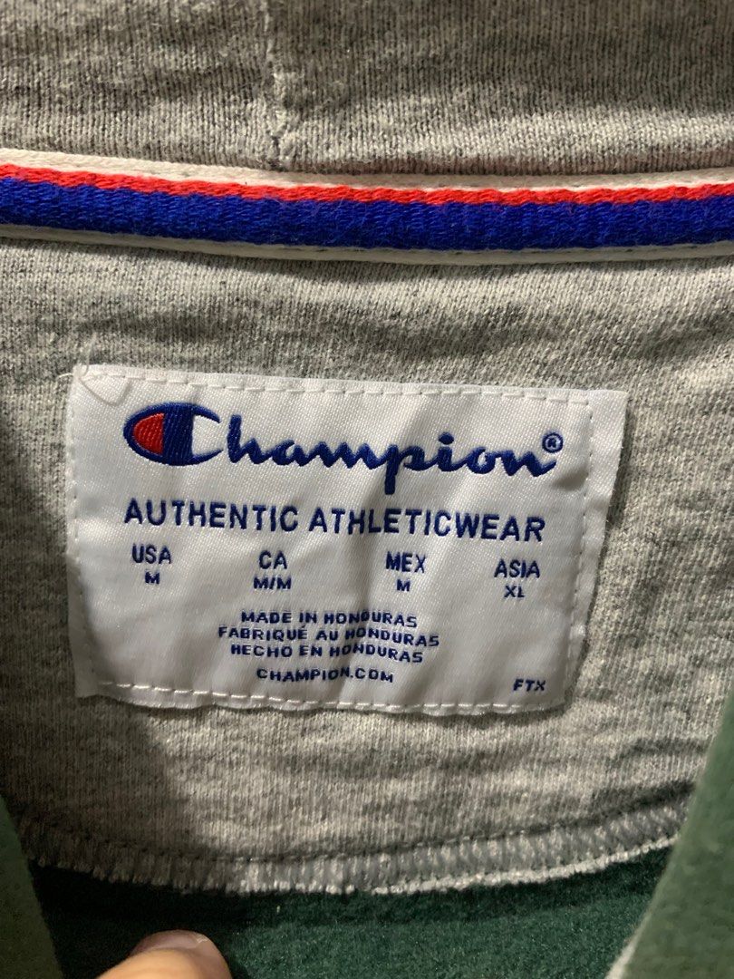 Champion Vintage Hoodie (Category: Coats, Jackets and Outerwear) located in Pasay City. Submitted by nikkicld_ (Listing ID 1401408912, Image 2). Description: Champion Vintage Hoodie size medium but fits large rfs: decluttering 700 + sf.