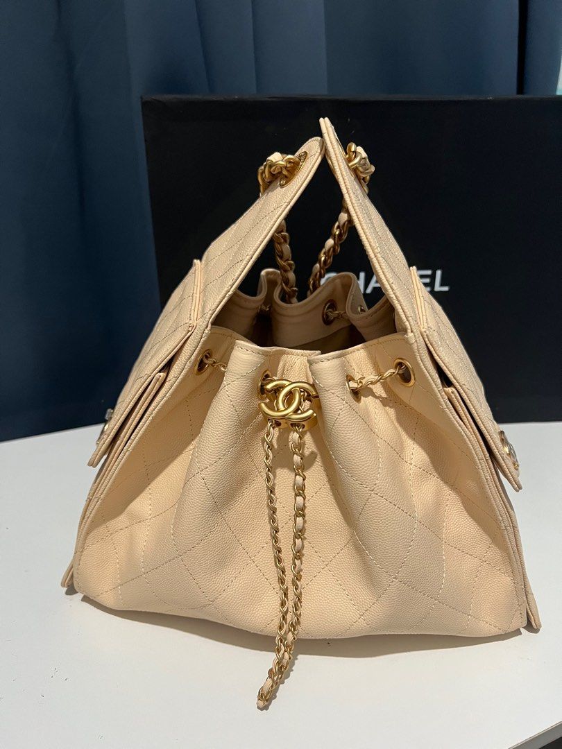 Chanel 25 Caviar Small C25 Beige (Category: Luxury Bags & Wallets) located in Manila. Submitted by alexdecluttering (Listing ID 1401477418, Image 3). Description: Used only once Bought from Japan MICROCHIPPED With box With dustbag With authenticity card No issues Loc: Cavite/Makati Delivery thru lalamove.