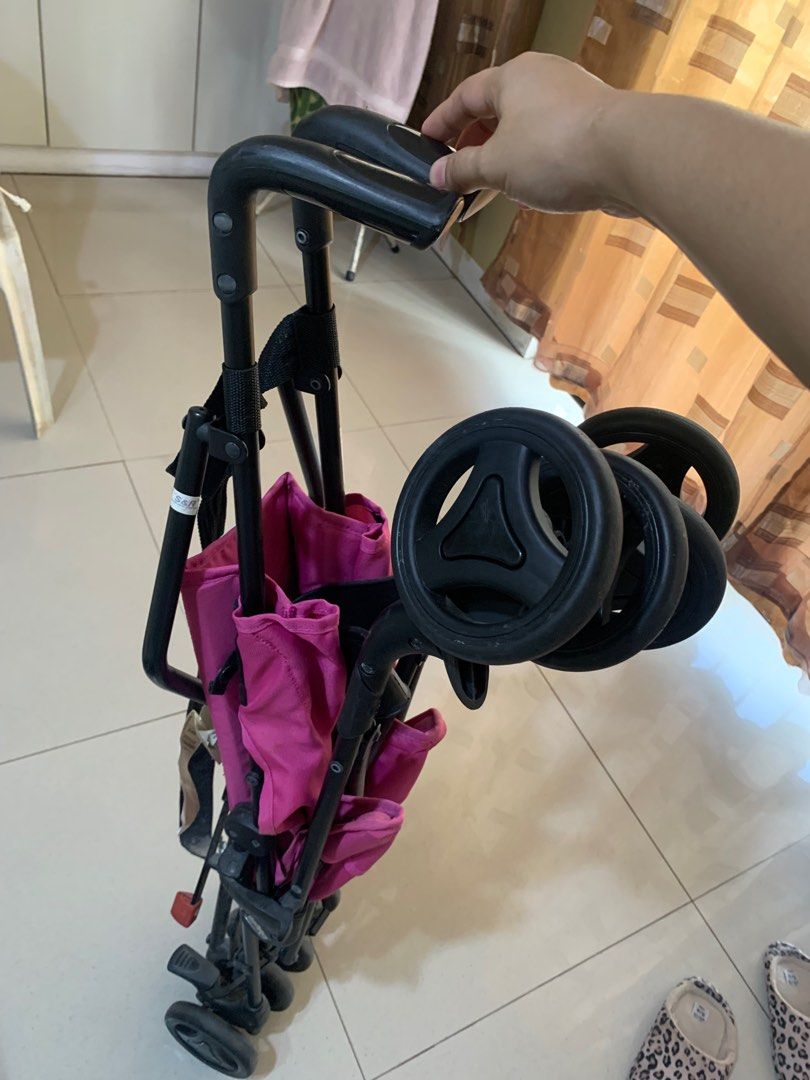 CHICO brand foldable stroller (Category: Strollers) located in Manila. Submitted by livecrystal-425a (Listing ID 1401370597, Image 3). Description: CHICO BRAND.