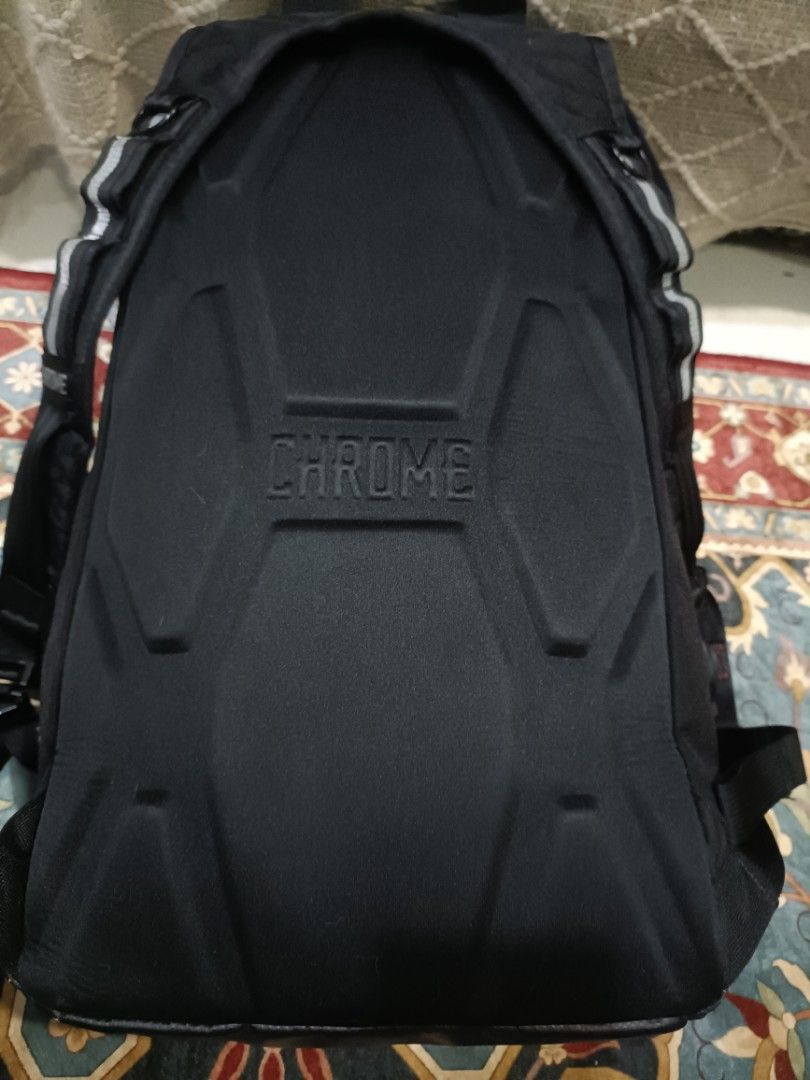 Chrome Backpack (Category: Backpacks) located in Sungai Petani. Submitted by littlehouse15 (Listing ID 1401525409, Image 3). Description: Original Chrome Backpack Made in China ❎ Koyak, ❎ Pinhole, ❎ Pudar Condition 9/10 Postage +7/15.