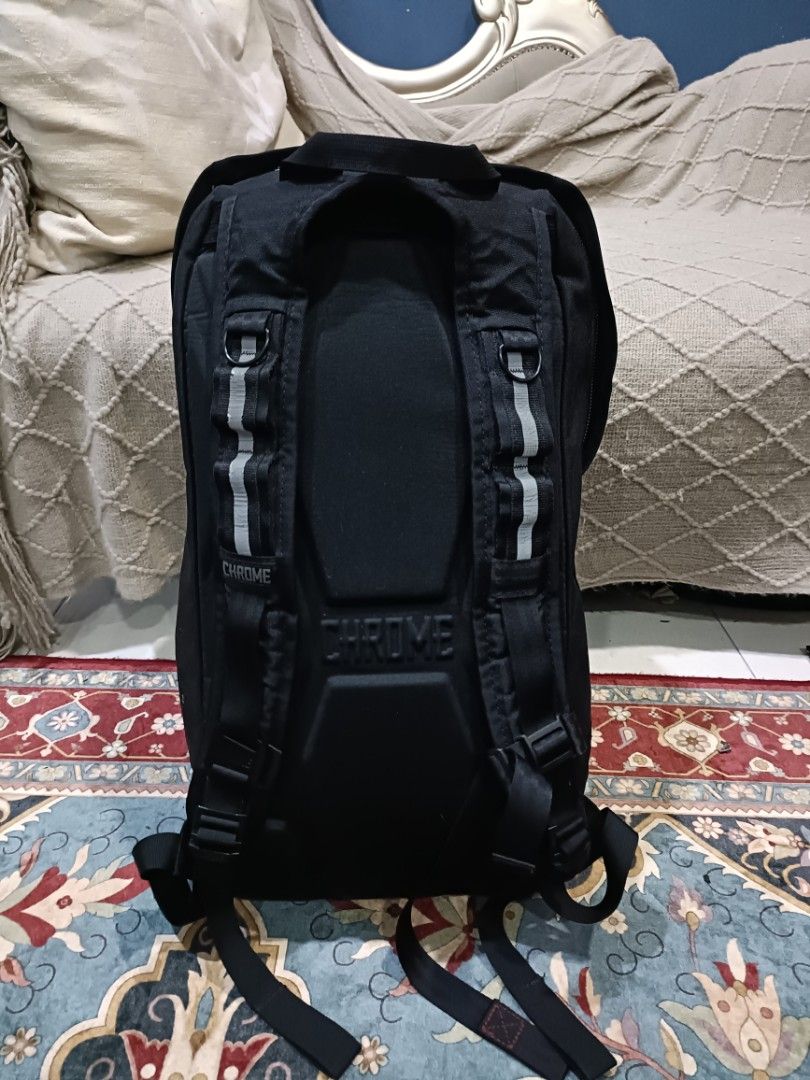 Chrome Backpack (Category: Backpacks) located in Sungai Petani. Submitted by littlehouse15 (Listing ID 1401525409, Image 2). Description: Original Chrome Backpack Made in China ❎ Koyak, ❎ Pinhole, ❎ Pudar Condition 9/10 Postage +7/15.