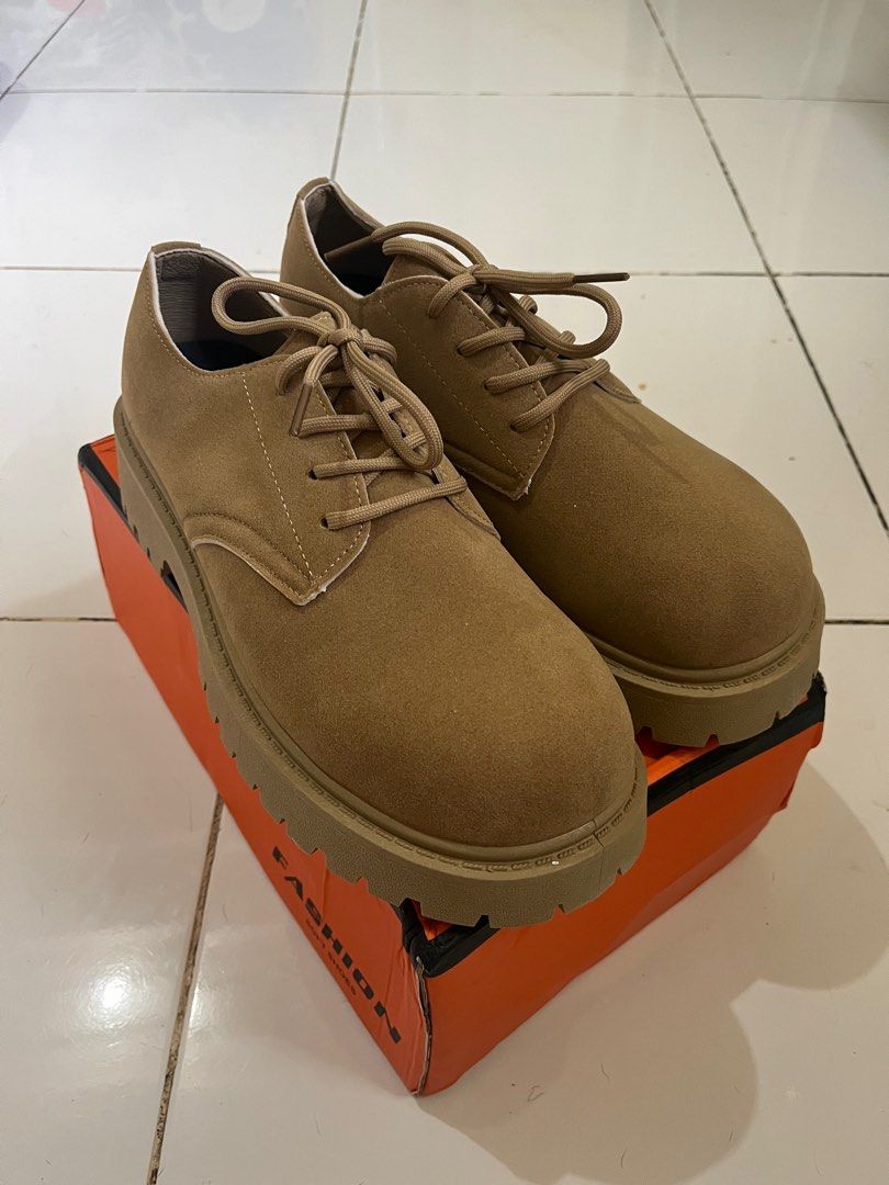 Chunky Brown Derby Shoes (Category: Dress Shoes) located in Bulacan. Submitted by thrifthustler (Listing ID 1401410988, Image 1). Description: Brown suede derby shoes Size 43 Fit to size 9.5 to 10 Fitted only Wrong size .