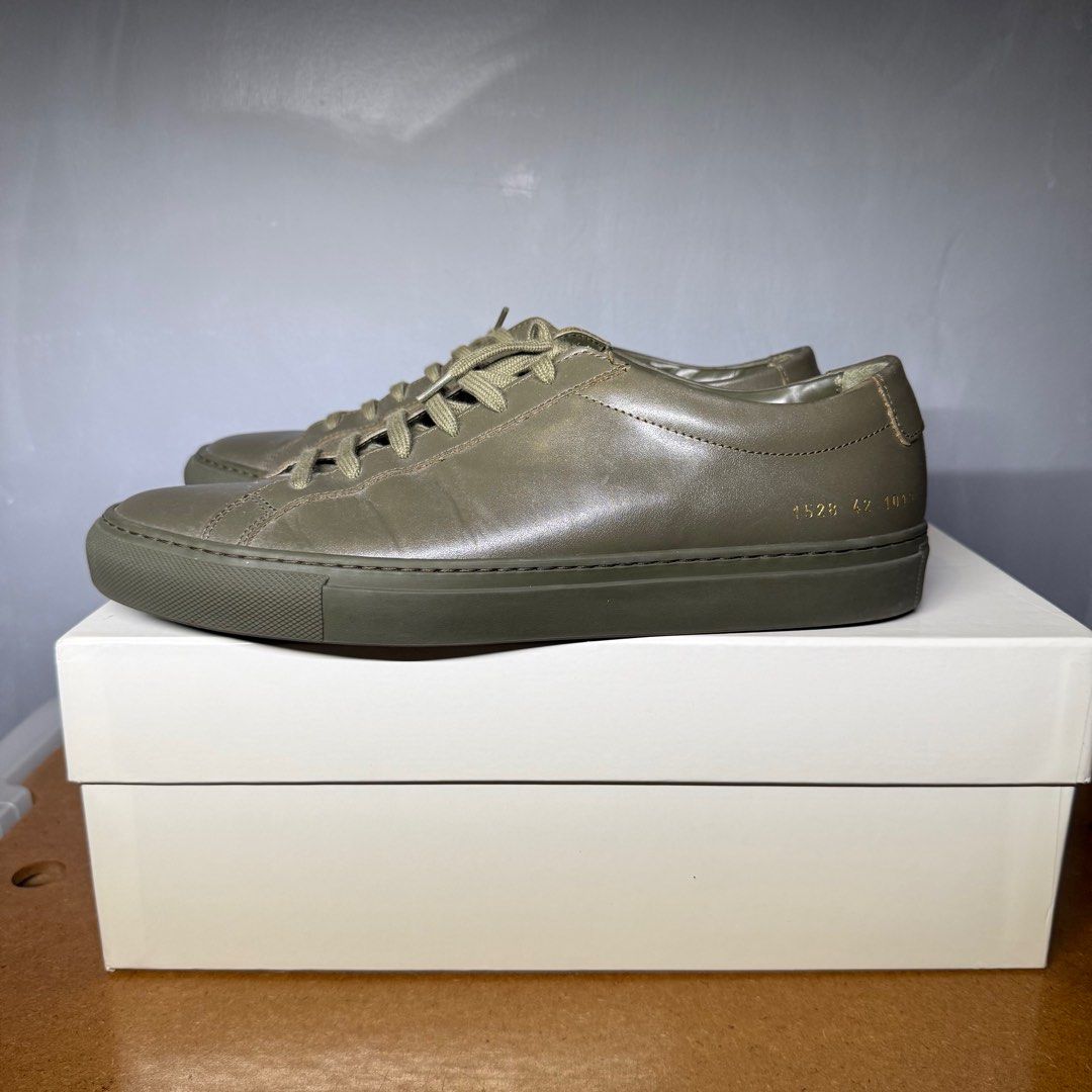 Common Projects Original Achilles Low Olive (Category: Sneakers) located in Makati City. Submitted by johnf02 (Listing ID 1401477277, Image 1). Description: Common Projects Achilles Low Olive • Size: EU 42 • Price: Php 9,990 • RFS: Wrong size • Buy 2 items from my listings, get a discount • Sold on an as is, where is basis • Payment via GCash/Maya/BPI/BDO/Unionbank • Shipping to be shouldered by the buyer .