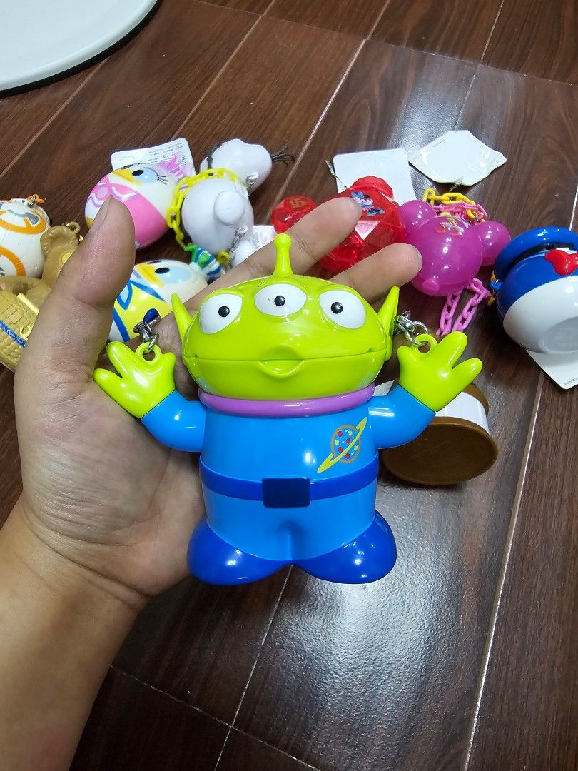 Disney Mini Buckets (Category: Character Goods) located in San Fernando. Submitted by dinochen921 (Listing ID 1401433848, Image 3). Description: Disney Mini Bucket Set for sale 12pcs mini buckets.