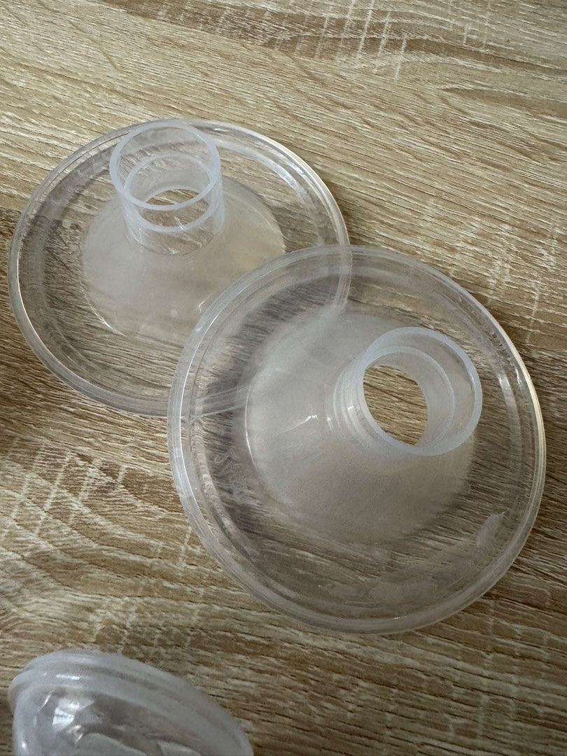 Dula Silicone Handsfree Collection Cups (Category: Breastfeeding & Bottle Feeding) located in Marikina City. Submitted by nikadaf (Listing ID 1401374290, Image 3). Description: - Used sparingly (only when going out as it’s very convenient and I can still use my primary pump as motor) - Compatible with several breast pumps (Lansinoh, Medela, etc.) - Comes with adapters to make it compatible with breast pumps Inclusions: - 2 collection cups - 2 sil