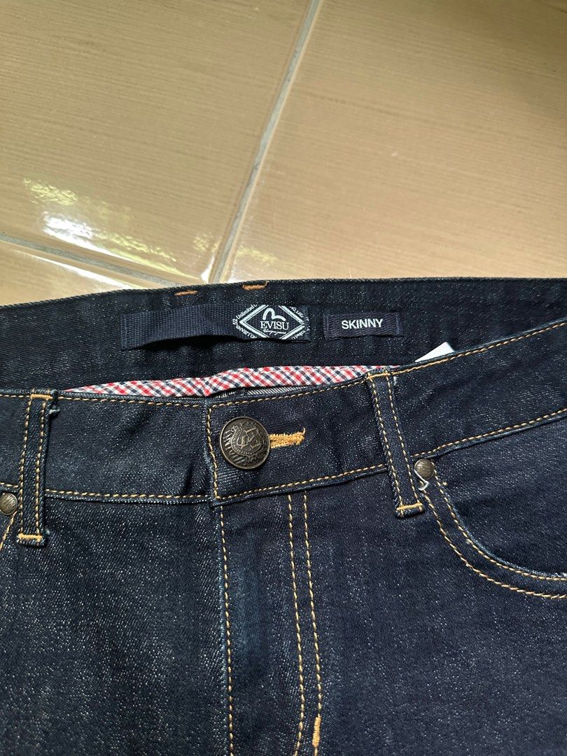 evisu (Category: Jeans) located in Victoria. Submitted by irfandanial01 (Listing ID 1401386338, Image 3). Description: pinggang 30 labuh 38 condition 9/10 item lawa skinny kain selesa/jenis getah rm300 dfod.