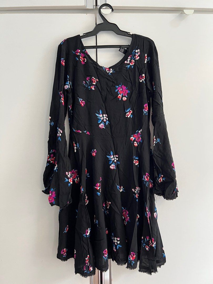 Forever21 Bell Sleeve Dress (Category: Dresses) located in Marikina City. Submitted by klh927 (Listing ID 1401402769, Image 1). Description: RFS: decluttering This is used but not abused, please manage your expectations 😊.