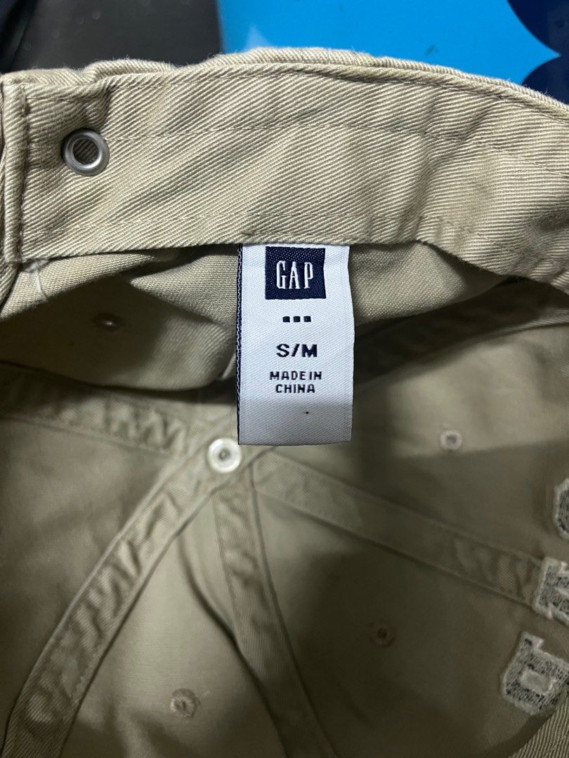 Gap Cap (Category: Cap & Hats) located in Kuala Terengganu. Submitted by AHRBundleStore12 (Listing ID 1401505438, Image 3). Description: Cond 8/10 Rm40 dfod No return.