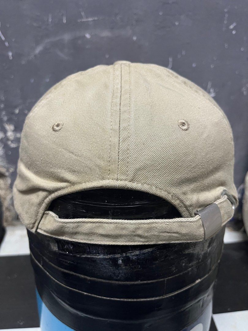 Gap Cap (Category: Cap & Hats) located in Kuala Terengganu. Submitted by AHRBundleStore12 (Listing ID 1401505438, Image 2). Description: Cond 8/10 Rm40 dfod No return.