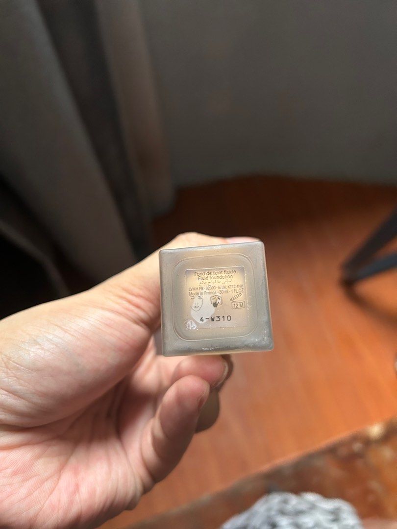 Givenchy Prisme Libre Skin-Caring Matte Foundation (Category: Makeup) located in Mandaluyong City. Submitted by quainvanity (Listing ID 1401420775, Image 3). Description: Used twice.