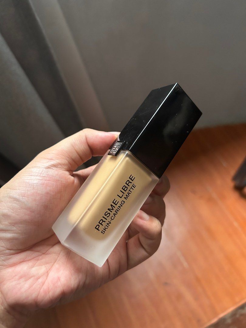 Givenchy Prisme Libre Skin-Caring Matte Foundation (Category: Makeup) located in Mandaluyong City. Submitted by quainvanity (Listing ID 1401420775, Image 1). Description: Used twice.
