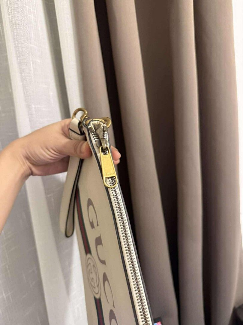 Gucci Wristlet (Category: Luxury Bags & Wallets) located in Passi. Submitted by janbelisario (Listing ID 1401485152, Image 2). Description: Rank A condition Guarantees Original crll.