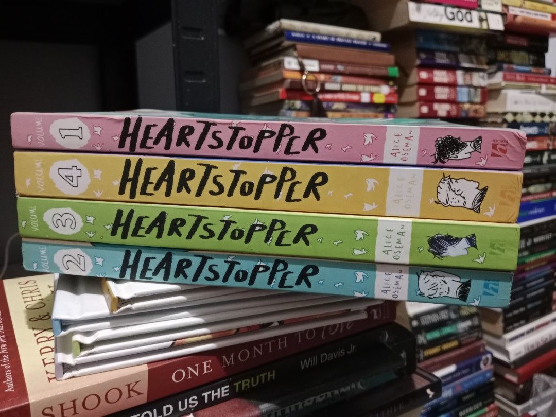 Heartstopper (not original) (Category: Storybooks) located in Caba. Submitted by alyssa.m. (Listing ID 1401359759, Image 1). Description: ❗ Counterfeit, yellowing, problem with pages vol. 1, some pages are repeated. ❗matagal na po sakin, expect not brand new ang condi. pm for more pictures gcash/j&t.