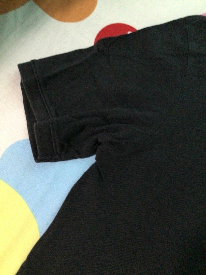 H&M Black Polo Shirt (Category: Tshirts & Polo Shirts ) located in General Trias. Submitted by dunht (Listing ID 1401430038, Image 3). Description: very good condition. Color Rate: 9/10 21 by 29..