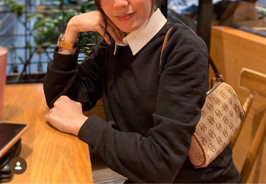 H&M Black Sweater with Puff Sleeves (Category: Longsleeves) located in Rizal. Submitted by _prelovedbycdc (Listing ID 1401470789, Image 2). Description: With puff sleeves In very good condition! helping tags #zara #lovebonito #editorsmarket #massimoduti #uniqlo #bershka #stradivarius.