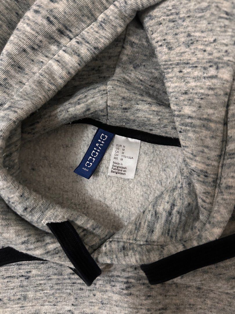 H&M Divided Hoodie (Category: Coats, Jackets and Outerwear) located in Manila. Submitted by _anikanik (Listing ID 1401454611, Image 2). Description: - H&M Divided Gray Hoodie - Size: Medium - Features: - Hood with drawstring - Kangaroo pocket - Speckled pattern - Black hood trim - Soft fabric.
