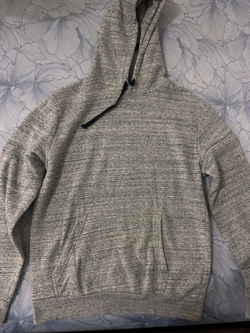H&M Divided Hoodie (Category: Coats, Jackets and Outerwear) located in Manila. Submitted by _anikanik (Listing ID 1401454611, Image 1). Description: - H&M Divided Gray Hoodie - Size: Medium - Features: - Hood with drawstring - Kangaroo pocket - Speckled pattern - Black hood trim - Soft fabric.