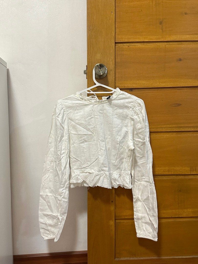 H&M Formal Top (Category: Blouses) located in Dasmarinas. Submitted by mnqstuff (Listing ID 1401462432, Image 2). Description: Used once! .