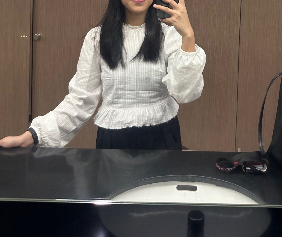 H&M Formal Top (Category: Blouses) located in Dasmarinas. Submitted by mnqstuff (Listing ID 1401462432, Image 1). Description: Used once! .