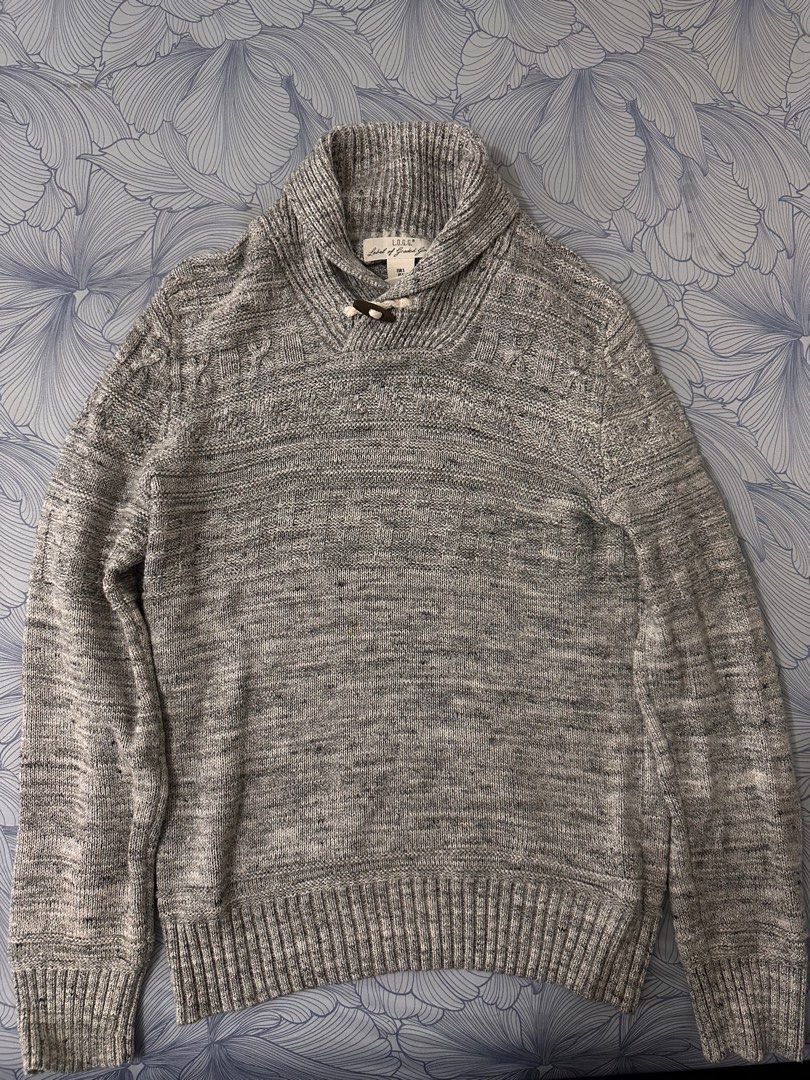 H&M L.O.G.G. Gray Sweater (Category: Coats, Jackets and Outerwear) located in Manila. Submitted by _anikanik (Listing ID 1401455384, Image 1). Description: - H&M L.O.G.G. gray sweater - Size: S - Features: - Shawl collar - Toggle closure - Textured knit - Ribbed cuffs and hem - Condition: Good.