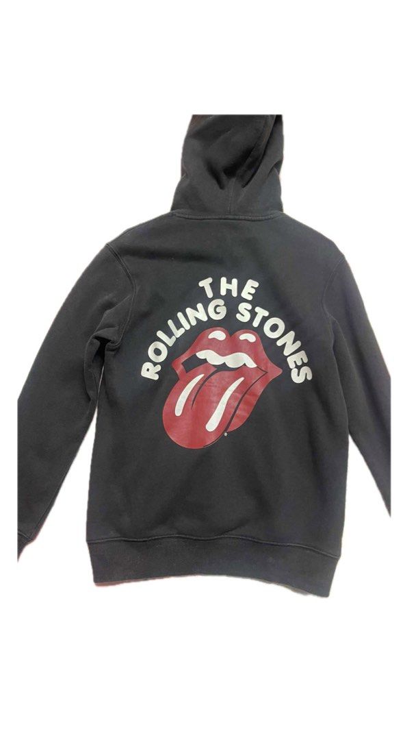 H&M Rolling Stones Hoodie (Category: Hoodies) located in Manila. Submitted by declutterrrrrrrph (Listing ID 1401398942, Image 2). Description: - Dark grey Rolling Stones hoodie - Features the Rolling Stones logo on the front - Iconic tongue logo and band name on the back - Includes a front pocket - Hood with drawstrings - Standard fit.