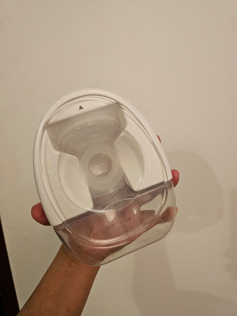Horigen Wearable Breast Pump (Category: Breastfeeding & Bottle Feeding) located in Cavite. Submitted by hellovenice_ (Listing ID 1401496389, Image 2). Description: -comes with all the accessories and pouch -not using it anymore.