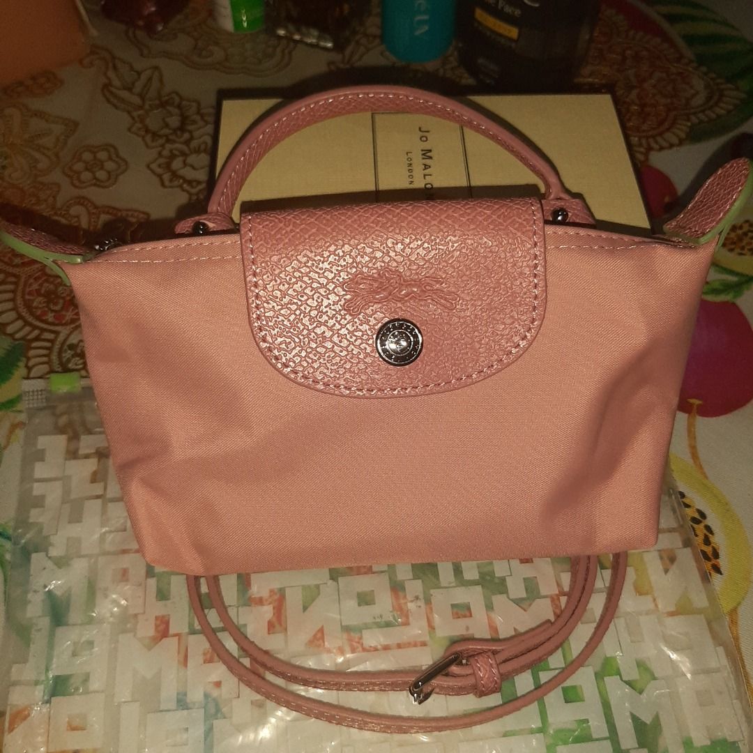 LC Neo Club Series Mini (Category: Cross-body Bags) located in Mexico. Submitted by raxcan1 (Listing ID 1401513329, Image 3). Description: Brandnew. With original tags and pouch. Includes straps. Silver hardware. Water proof and very chic. Fits phone, medium sized wallet, keys, powder and some other small essentials. Very functional and great with ootds. Ang ganda ng color sa actual can match most color of outfits. Lowest priced here in carou😉.