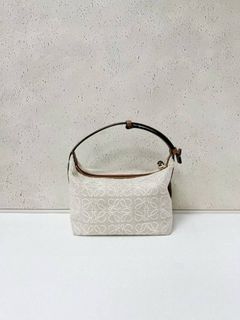 (Category: ) located in . Submitted by collynluxurybag (Listing ID 1401495431, Image 1). Description: .
