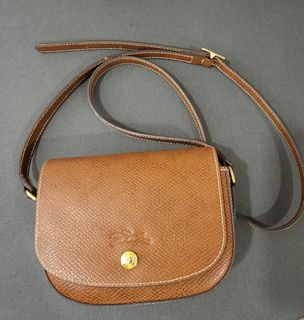 (Category: ) located in . Submitted by newpreloved82 (Listing ID 1401374332, Image 1). Description: .