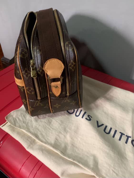 Louis Vuitton Reporter PM Shoulder Bag (Category: Luxury Bags & Wallets) located in Noveleta. Submitted by declutteringsitita (Listing ID 1401456615, Image 2). Description: - Authentic Louis Vuitton Reporter PM shoulder bag - Iconic monogram canvas - Brown leather strap and trim - Includes dust bag - Two main compartments with zipper closures - Perfect for everyday use.