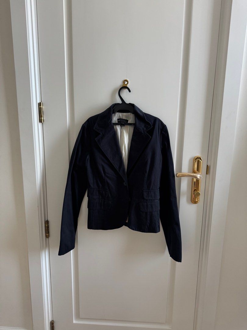 Mango Casual Sportswear Blazer - Size M (Category: Coats, Jackets and Outerwear) located in San Fernando. Submitted by endtrends (Listing ID 1401434594, Image 1). Description: Mango Vest - used only once for an event - RFS no longer need.