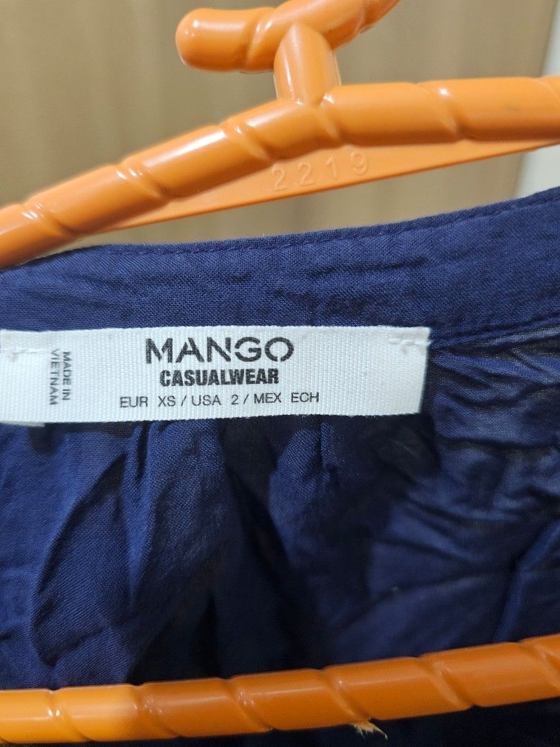Mango Navy/Dark Blue Long Sleeve (Category: Longsleeves) located in Mandaluyong City. Submitted by jddss (Listing ID 1401451860, Image 3). Description: Mango long sleeve shirt - Color: Navy/Dark Blue - Size: XS - Light material, needs inner shirt - Made in Vietnam - RFS: Di na kasya 🥲 Please feel free to message for inquiries! 😊 .