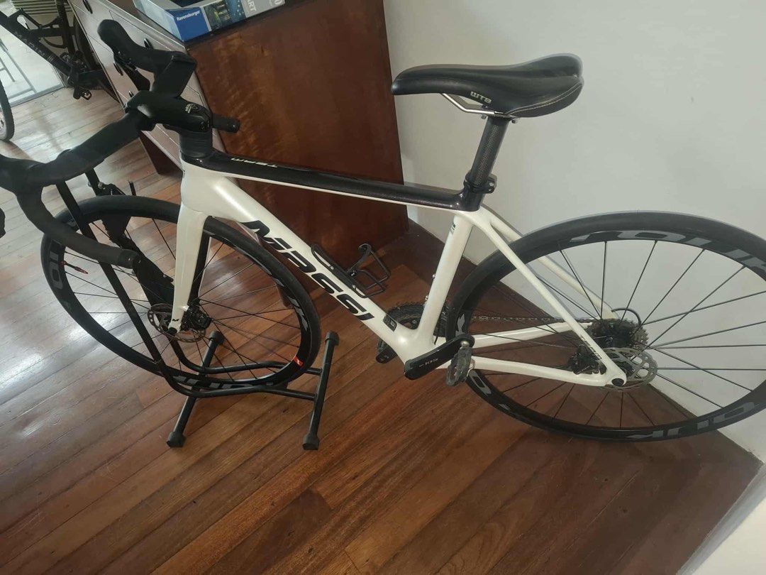 Massi Team Road Bike (Category: Bicycles) located in Caloocan City. Submitted by twice-nicee (Listing ID 1401414287, Image 1). Description: All original Massi (Spain) Road Bike. Size small. Fully internal cabling. Shimano 105 2x11.Carbon Frame, Fork. Original Massi Aluminum Wheelset. Tubeless Set up. Bike Skin. *Pedals & 1 bottle cage not included. Seat post will give you Original Massi seat post. RFS: Hardly used medyo malaki size sakin. .