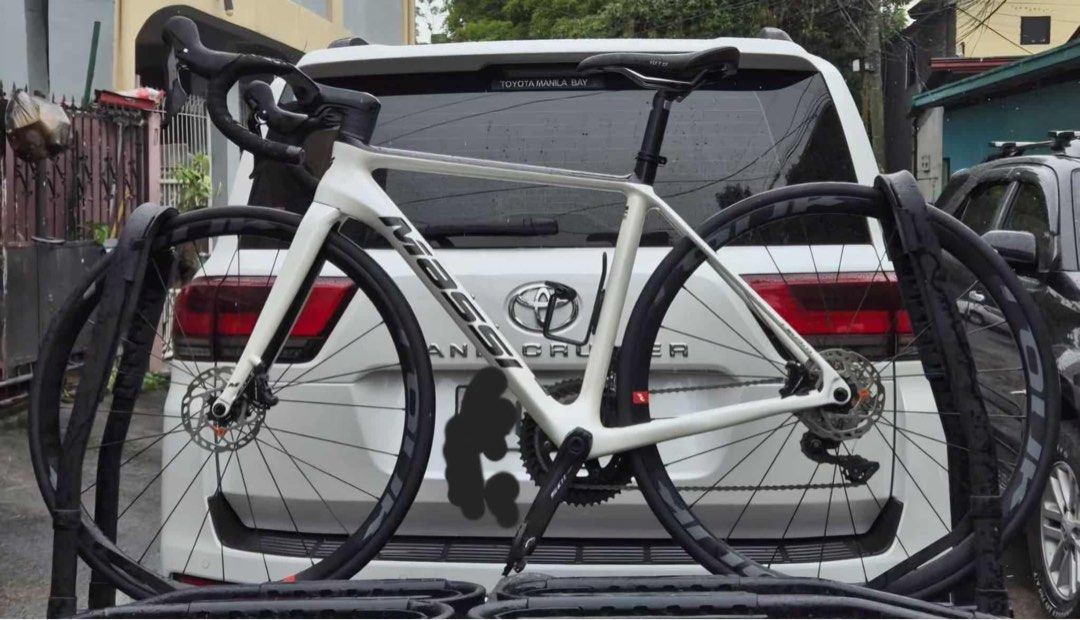 Massi Team Road Bike (Category: Bicycles) located in Caloocan City. Submitted by twice-nicee (Listing ID 1401414287, Image 2). Description: All original Massi (Spain) Road Bike. Size small. Fully internal cabling. Shimano 105 2x11.Carbon Frame, Fork. Original Massi Aluminum Wheelset. Tubeless Set up. Bike Skin. *Pedals & 1 bottle cage not included. Seat post will give you Original Massi seat post. RFS: Hardly used medyo malaki size sakin. .