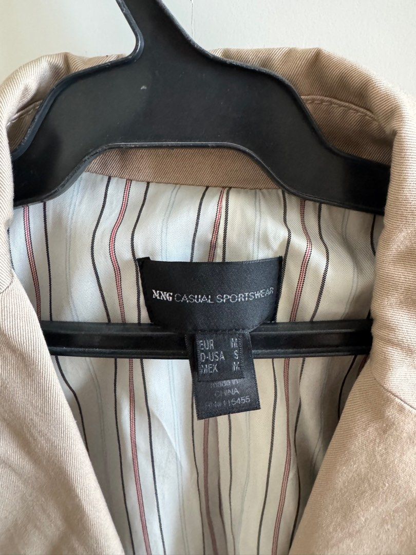 Mango Casual Sportswear Blazer - Size S (Category: Coats, Jackets and Outerwear) located in San Fernando. Submitted by endtrends (Listing ID 1401434779, Image 2). Description: Mango Vest - RFS no longer need Helping tags: Zara Bershka Cotton On Araw Miu Carino Mango.