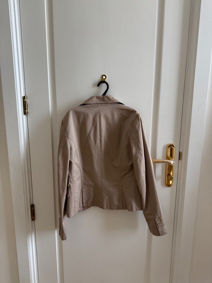 Mango Casual Sportswear Blazer - Size S (Category: Coats, Jackets and Outerwear) located in San Fernando. Submitted by endtrends (Listing ID 1401434779, Image 3). Description: Mango Vest - RFS no longer need Helping tags: Zara Bershka Cotton On Araw Miu Carino Mango.
