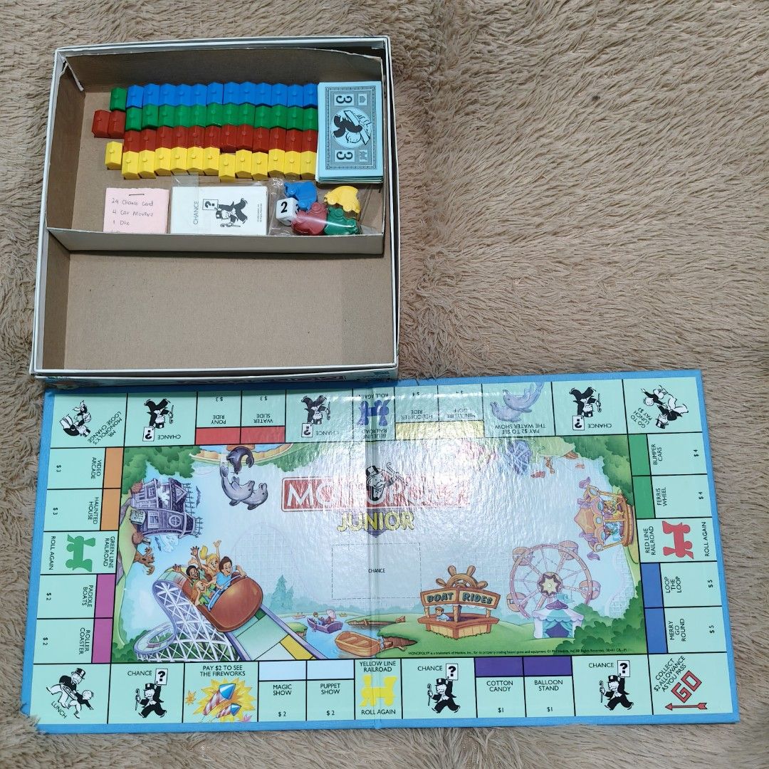 Monopoly Junior Board Game (Category: Board Games & Puzzles) located in Pasay City. Submitted by stellaris.finds (Listing ID 1401434781, Image 2). Description: Monopoly Junior Board Game 🌷 Ages 5 to 8 2-4 players INCLUSIONS: •Box •24 'Chance' Cards •4 Car Movers •1 Die •52 Plastic Houses •Play Money Details: 🪷 From US 🪷Condi: Box is damaged, not sure if pieces are complete 🪷 Preloved, please manage your expectations 📌 Loc: PASAY CITY 💸MOP: 