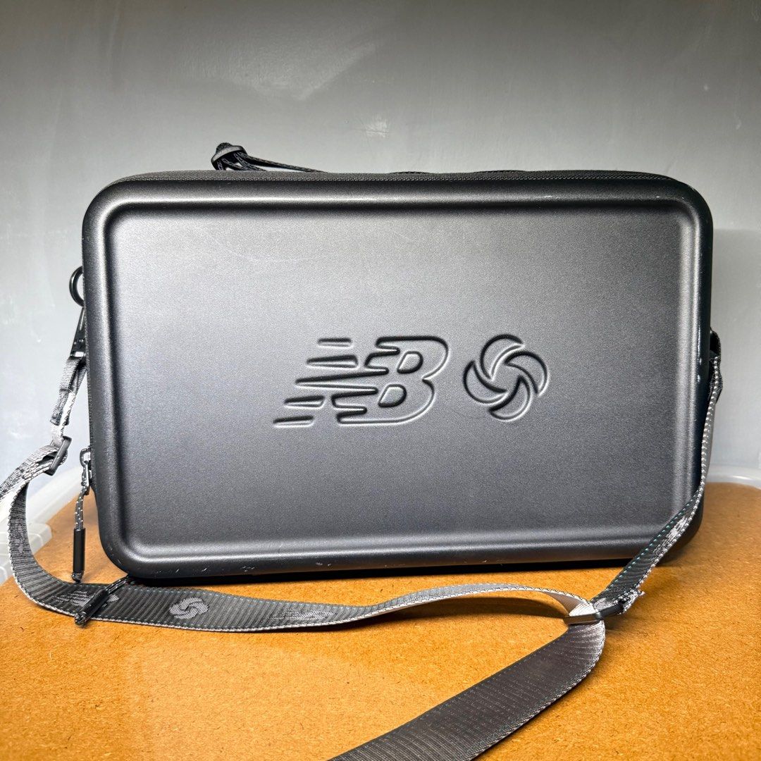 New Balance x Samsonite Crossbody Bag (Category: Sling Bags) located in Makati City. Submitted by johnf02 (Listing ID 1401474732, Image 2). Description: New Balance x Samsonite Shoe Box Crossbody Bag • Price: Php 5,990 • Buy 2 items from my listings, get a discount • Sold on an as is, where is basis • Payment via GCash/Maya/BPI/BDO/Unionbank • Shipping to be shouldered by the buyer .