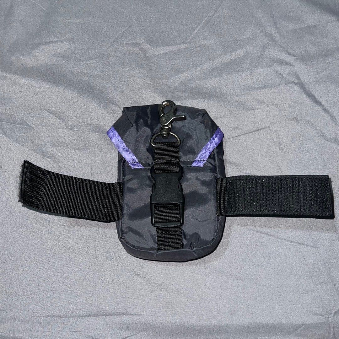 Nike & Carhartt Pouches Aspack (Category: Belt bags, Clutches and Pouches) located in Bauang. Submitted by ivaniboy (Listing ID 1401487308, Image 3). Description: Nike & Carhartt Pouch Aspack Both Authentic Excellent Conditions 650 dalawa napo.