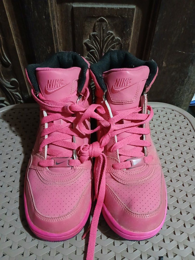 Nike Pink High-Top Sneakers (Category: Sneakers) located in Guiguinto. Submitted by riesefeld (Listing ID 1401474391, Image 1). Description: US 7.5.