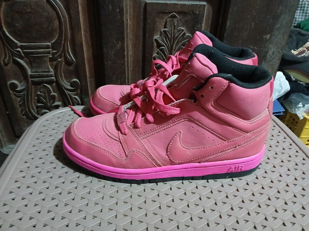 Nike Pink High-Top Sneakers (Category: Sneakers) located in Guiguinto. Submitted by riesefeld (Listing ID 1401474391, Image 2). Description: US 7.5.