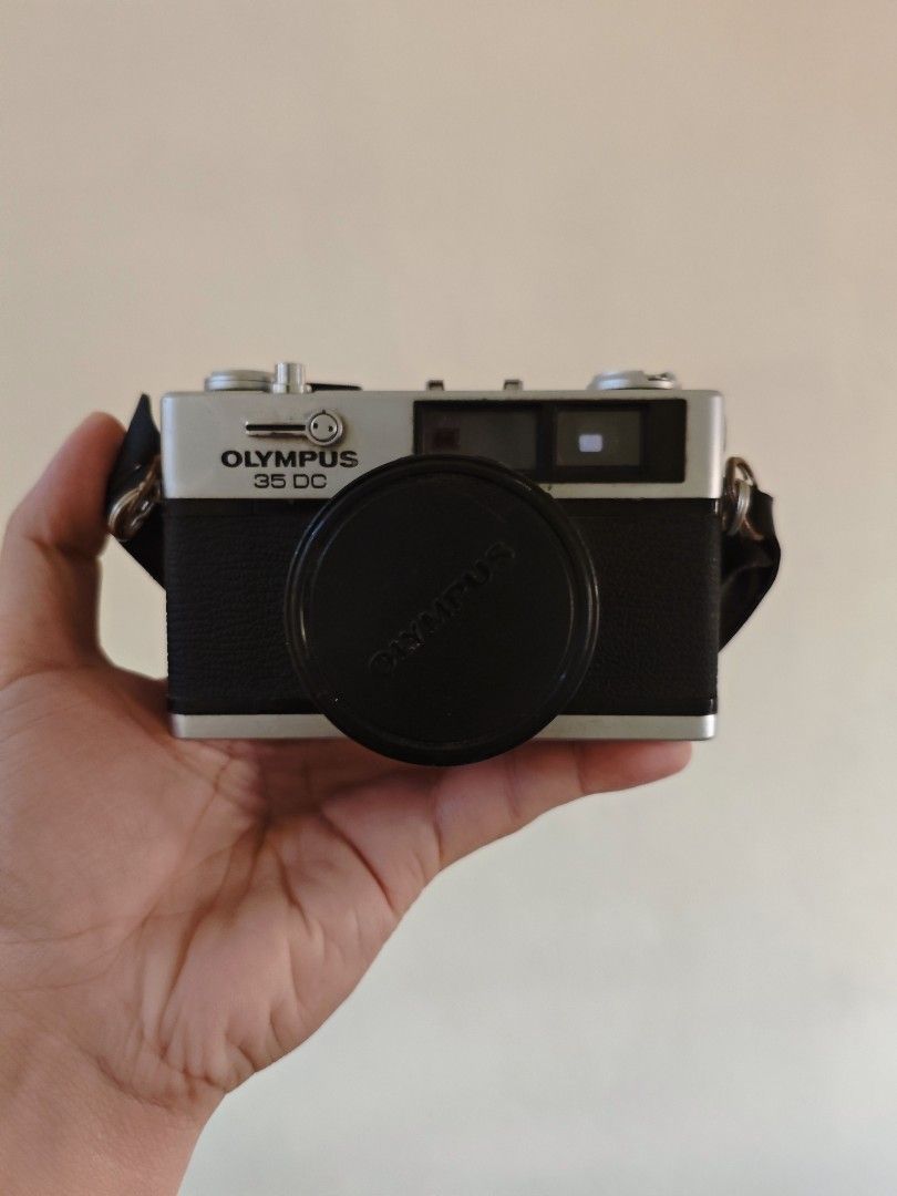 Olympus 35 DC Film Camera (Category: Cameras) located in Los Banos. Submitted by thriftparadiseph (Listing ID 1401360383, Image 3). Description: - Olympus 35 DC film camera - F.Zuiko 40mm lens - Includes lens cap and neck strap - Silver and black body - 1:1.7 aperture - Built-in light meter.