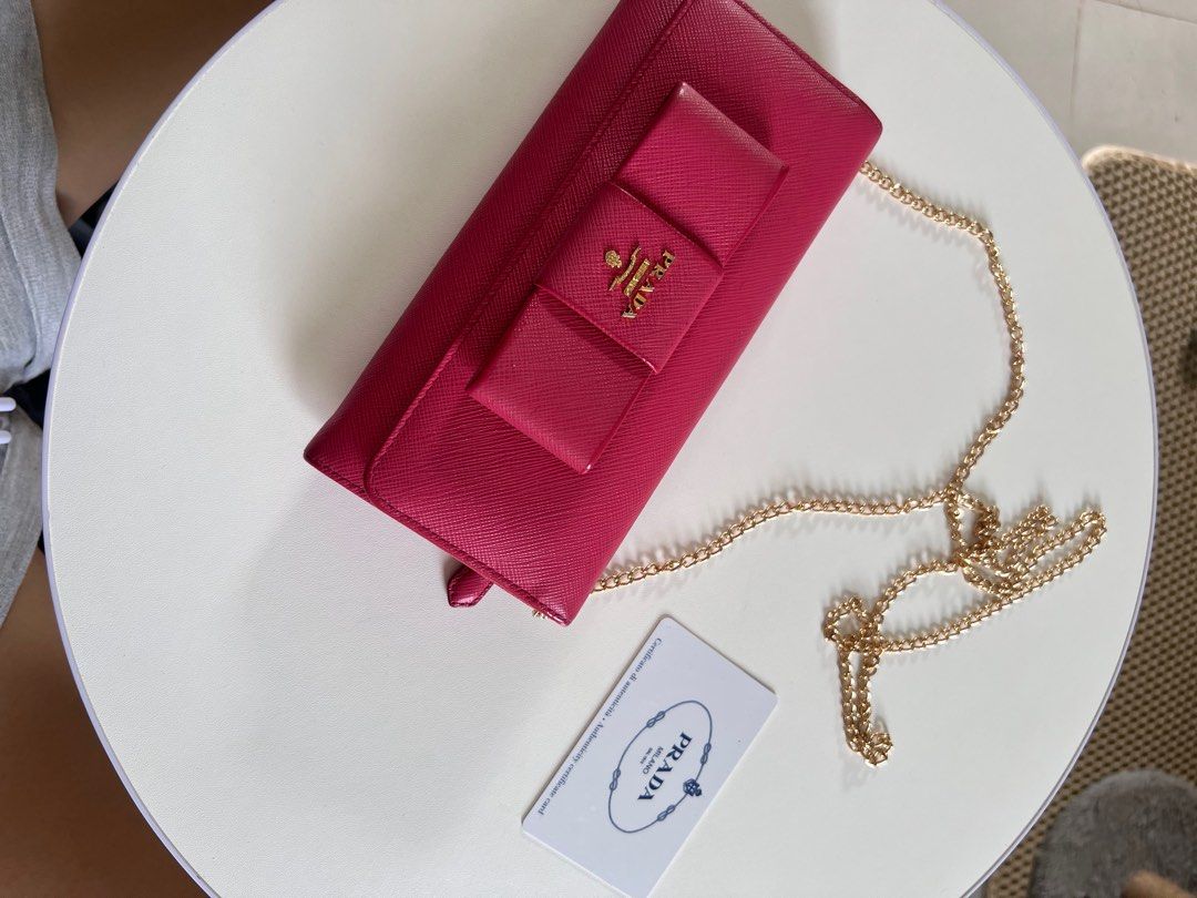 PRADA Wallet Saffiano Pink (Category: Luxury Bags & Wallets) located in Amadeo. Submitted by davenlord588444 (Listing ID 1401392476, Image 2). Description: Bought from KaiVintagePH 8.5/10 Issue: May pen mark po sa loob. Nabili ko napo ito may ganun na. Slightlt negotiable.