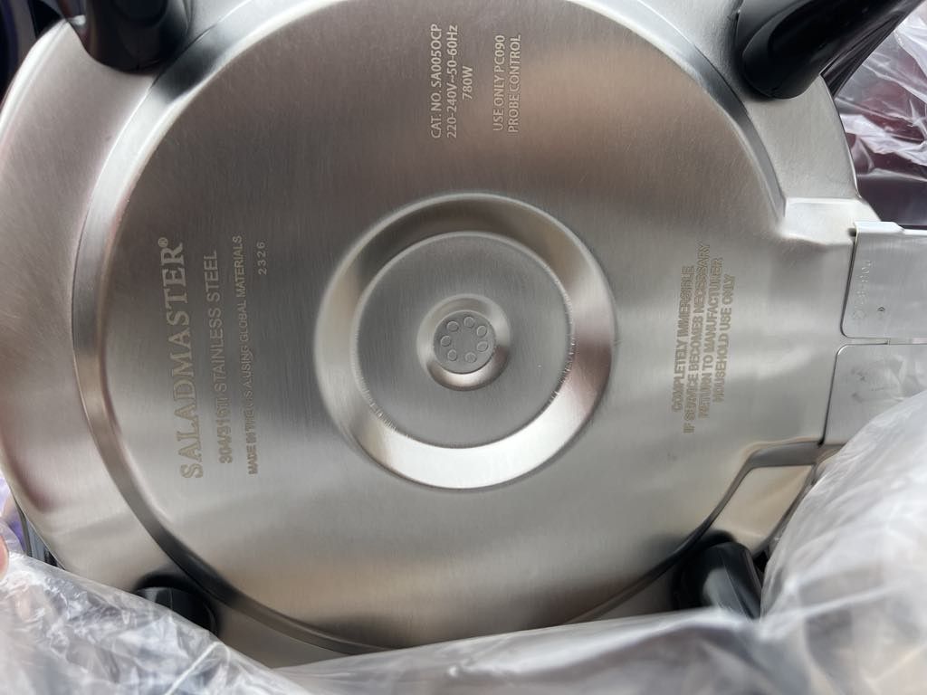 Saladmaster 5 Qt. Multi-Purpose Oil Core Cooker (Category: Cookers) located in Pasig City. Submitted by authentictin (Listing ID 1401453006, Image 3). Description: - Brand new Saladmaster 5 Qt. (4.7L) electric cooker - Multi-purpose oil core - Includes temperature control - Still in original packaging with box.