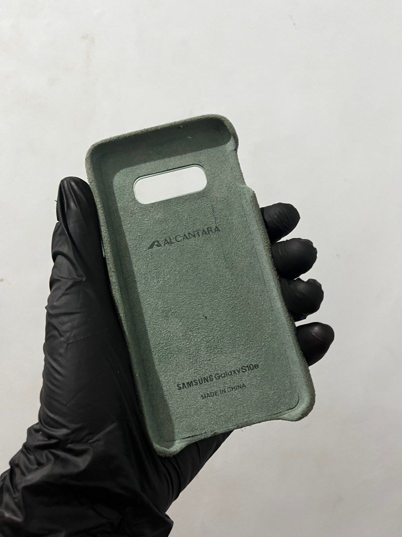 Samsung Galaxy S10e Cases (Category: Cases & Sleeves) located in Quezon City. Submitted by migz23 (Listing ID 1401515808, Image 3). Description: #1 Case - Original Samsung Galaxy Alcantara Case(Green Suede) - 300 #2 Case - Black Silicon Case w/ suede inner for protection - 100 #3 Case - Transparent Matte Hard Case - 100 #4 Case - Black Silicon Case - FREE #5 Case - Original Samsung Inclusion Case - FREE(cracks) TAKE ALL - 500 RFS: Nakatambak nlng