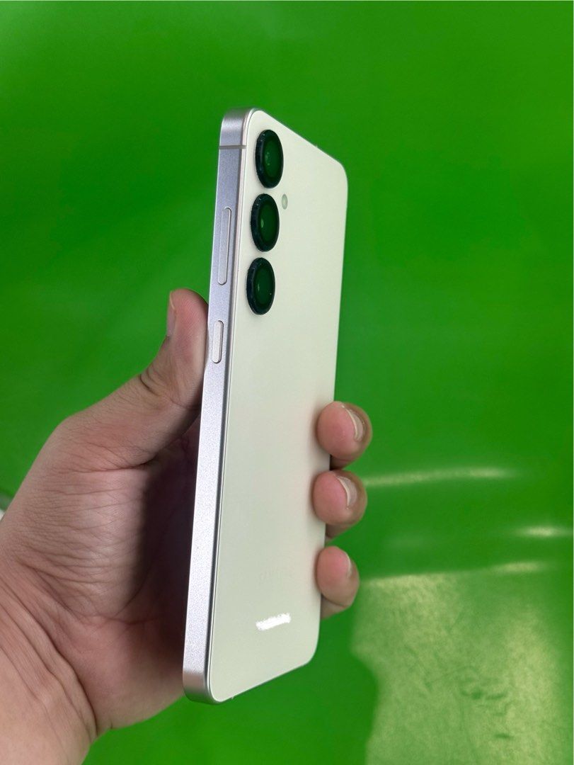 Samsung S24 Plus 512gb FU No issue Single Sim (Category: Samsung) located in San Juan City. Submitted by javedsgadgetshop (Listing ID 1401502169, Image 2). Description: INSTALLMENT OPTIONS : SPAY LATER / GGIVES / CREDIT CARD! WE BUY AND SELL SO PWEDE MAGBINTA OR SWAP ! Quick Specs : 💵 Samsung S24+ 5G •512gb •US Variant •Good batt health •Factory Unlock •98% Smoothness •No hidden issue | No Repaired •100% Authentic | Not Refurbished •w/ OEM Charg