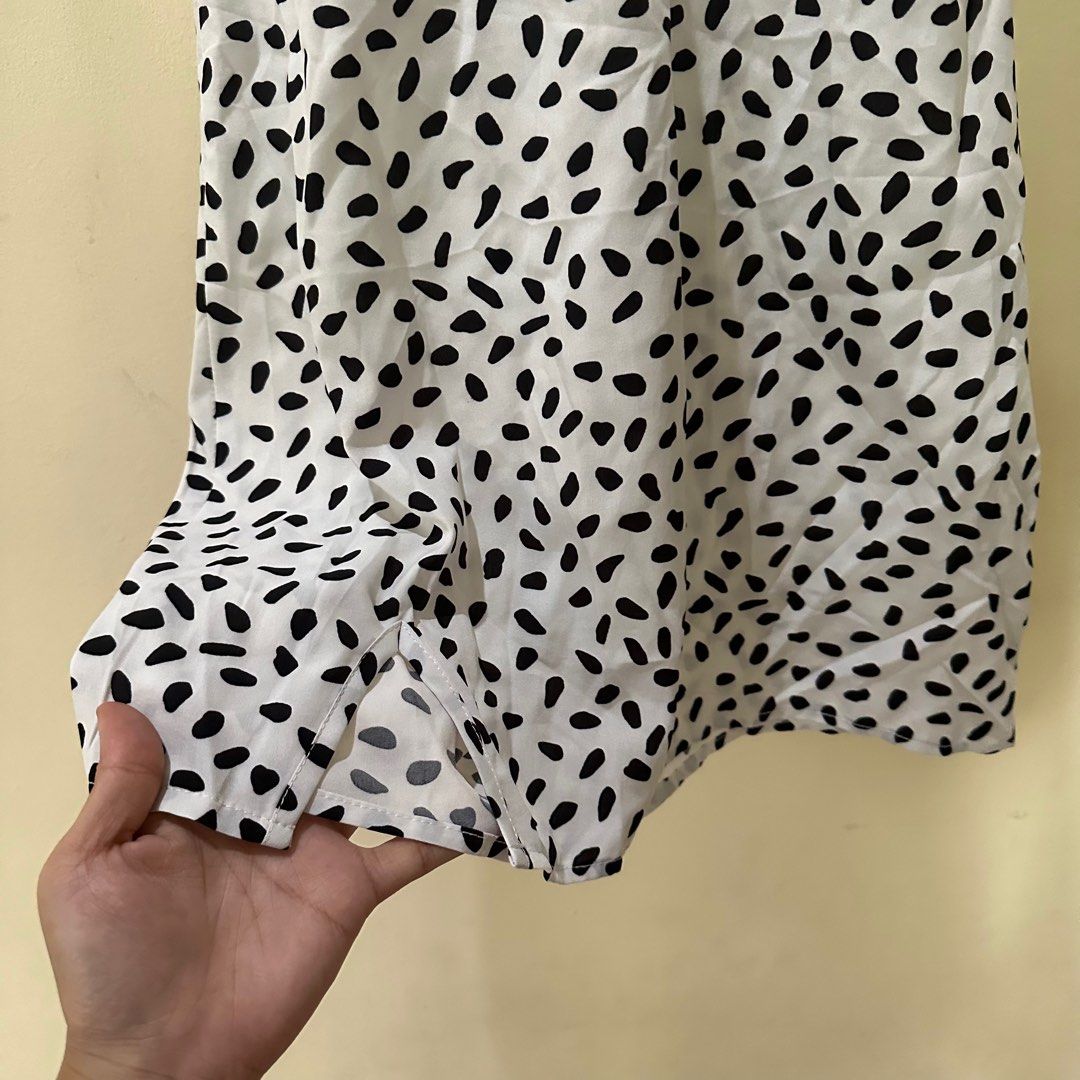 White and Black Polka Dot Dress (Category: Dresses) located in Cainta. Submitted by gentlereckless07 (Listing ID 1401399717, Image 3). Description: Used once Shein White Polkadot Mini Dress - White dress with black polka dots - tie straps, Fitted bodice - Back zipper closure - Bottom hem slit - Size XS.