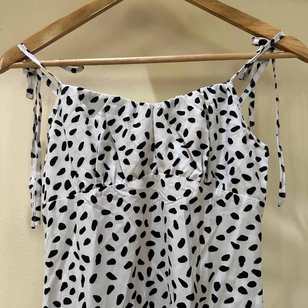 White and Black Polka Dot Dress (Category: Dresses) located in Cainta. Submitted by gentlereckless07 (Listing ID 1401399717, Image 2). Description: Used once Shein White Polkadot Mini Dress - White dress with black polka dots - tie straps, Fitted bodice - Back zipper closure - Bottom hem slit - Size XS.