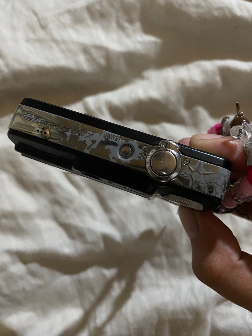 Sony Cybershot DSC-W50 Digital Camera (Category: Cameras) located in Quezon City. Submitted by luvsjwi (Listing ID 1401518935, Image 3). Description: # sony cybershot dsc w50 - ₱ 2,300 - bought in japan - japanese language - flash working - zoom working - video ✅ - send me a message for sample shots & condition - issue: hard to focus (repairable) - body condition: 8/10 package includes: camera, charger & battery ‘ quezon city jnt / sdd - Carl Zei